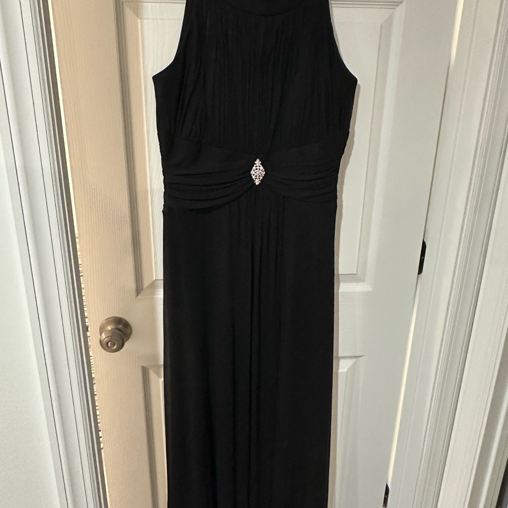 Jessica Howard Black Sleeveless Maxi Dress with Rhinestone Brooch